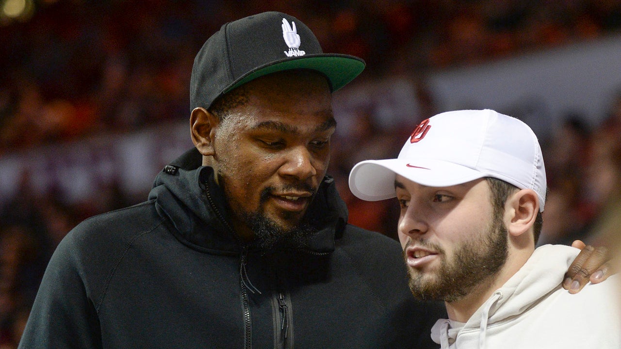 Kevin Durant watches No. 1 Oklahoma dominate TCU